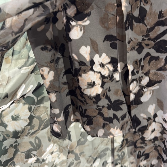 De Jour Shorts Romper - Picture 5 of 6